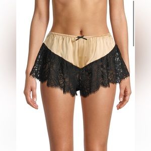 NWT Fleur du Mal Cherie Lace & Satin Flutter Shorts s small champagne never worn